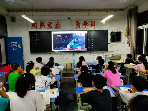 理想照亮未来 固镇县民族中学组织师生观看 开学第一课