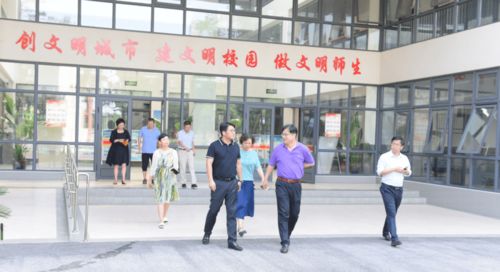 努力办好人民满意的教育 重固镇领导开展教师节走访慰问活动
