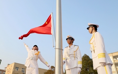 金牛奋蹄,不负韶华:固镇县实验中学教育集团谷阳路校区举行新学期升旗仪式