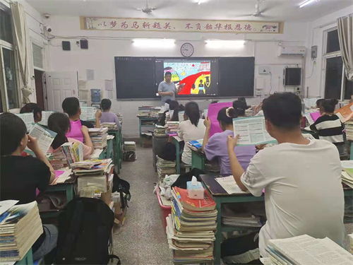 固镇二中召开学生资助诚信教育主题班会