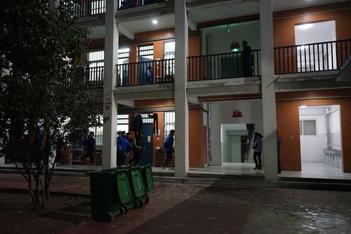 固镇县第二中学开展宿舍消防应急疏散演练活动