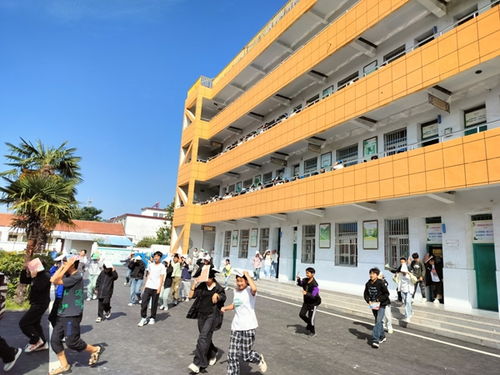 固镇县王庄中学与私立谷阳中学联合开展防震应急疏散演练