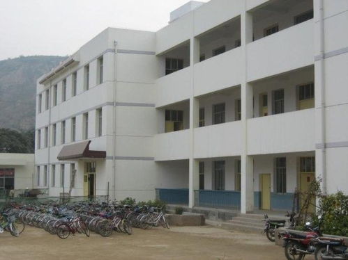 绥德县张家砭乡中学与固镇县私立谷阳中学的教育特色对比分析
